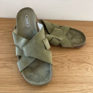 Cougar Size 11 Sage Green Buffy Sandal